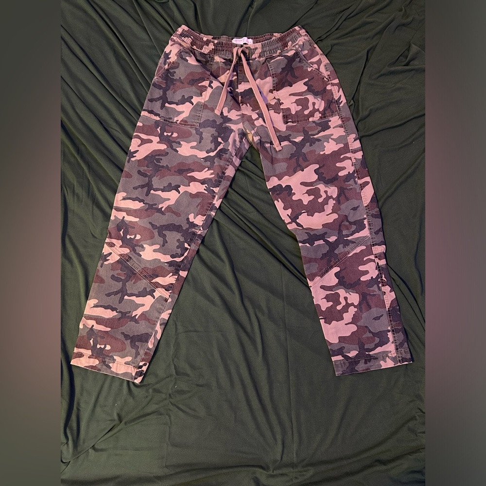 Loose-Fitted Camo Pants